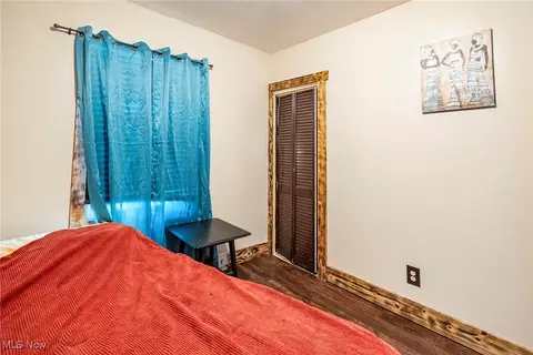 Bedroom - 577 Belvedere Ave SE, Warren, OH 44483 photo 2 of 4