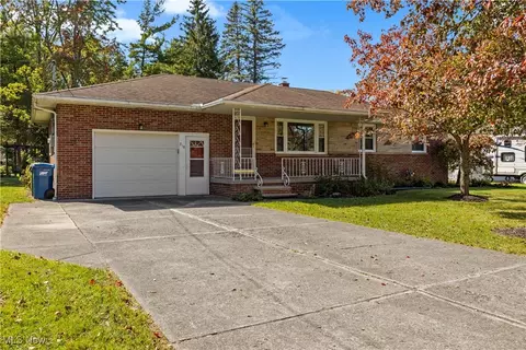918 Michael Ln, Amherst, OH 44001
