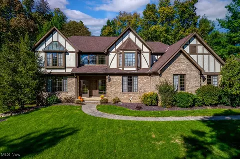 45 Brandywine Dr, Hudson, OH 44236