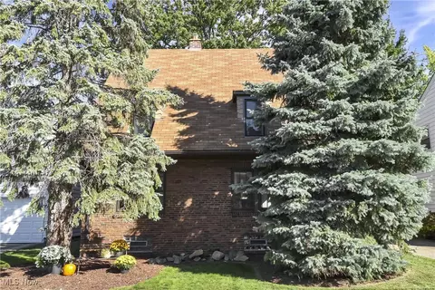 1569 Blossom Park Ave, Lakewood, OH 44107