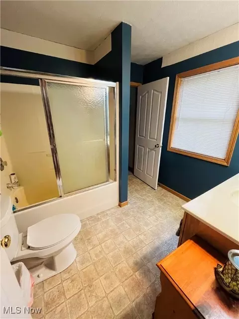 Bath - 2687 Griggs Rd, Jefferson, OH 44047 photo 1 of 2