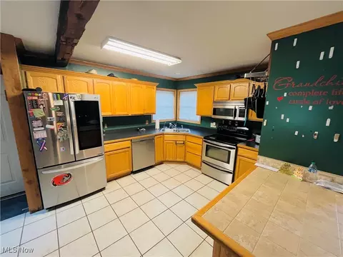 Kitchen - 2687 Griggs Rd, Jefferson, OH 44047 photo 3 of 3