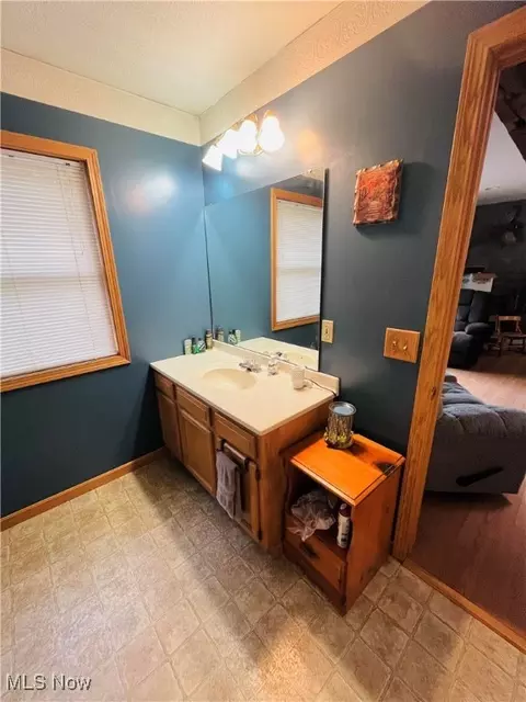 Bath - 2687 Griggs Rd, Jefferson, OH 44047 photo 2 of 2