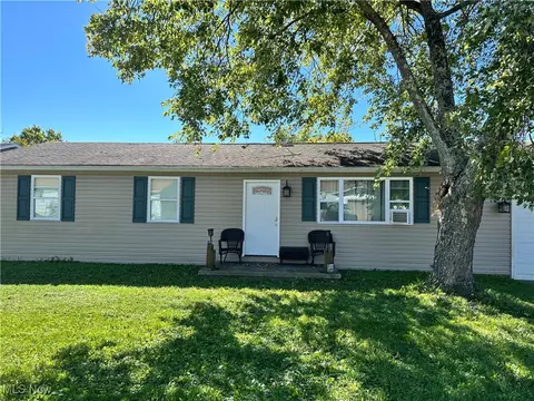 121 Elm St, Davisville, WV 26142