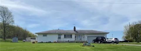 274 Valley Dr, New Cumberland, WV 26047