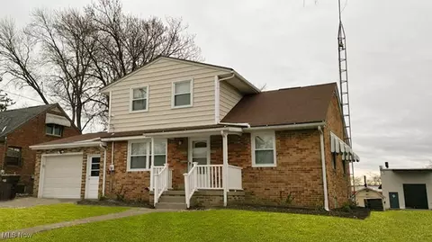 4566 Aurora St NW, Canton, OH 44708