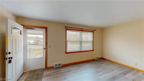 4566 Aurora St NW, Canton, OH 44708 photo 6