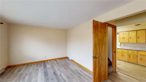4566 Aurora St NW, Canton, OH 44708 photo 4