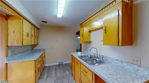4566 Aurora St NW, Canton, OH 44708 photo 10