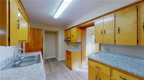 4566 Aurora St NW, Canton, OH 44708 photo 8