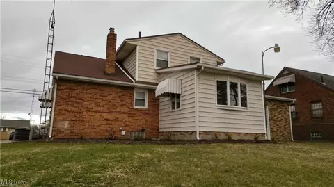 4566 Aurora St NW, Canton, OH 44708 photo 2