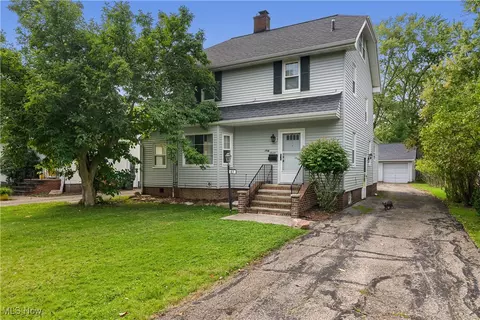 67 Southwick Dr, Bedford, OH 44146
