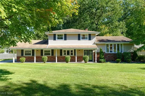 9132 Meadow Ln, Brecksville, OH 44141