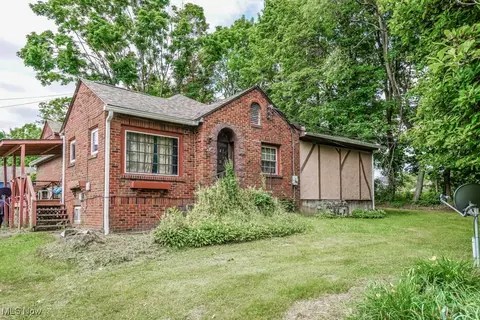 1280 Lockwood Rd, Barberton, OH 44203
