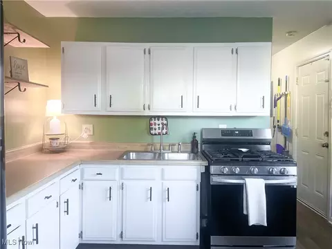 611 Boston Ave, Elyria, OH 44035 photo 8