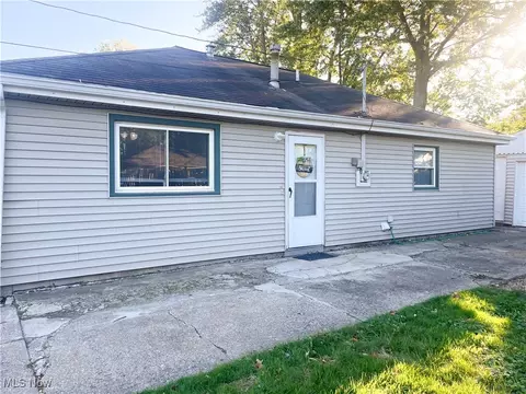 611 Boston Ave, Elyria, OH 44035 photo 2