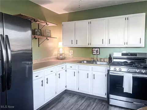 611 Boston Ave, Elyria, OH 44035 photo 9
