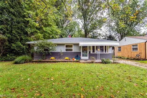 400 Dorwood Dr, Alliance, OH 44601