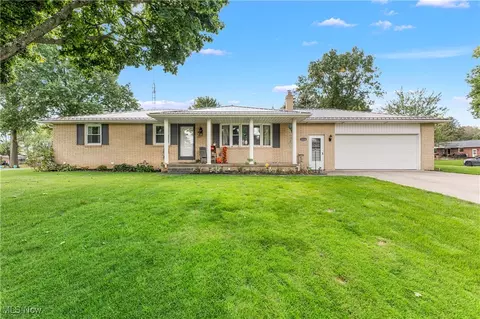 5224 Glenoak Dr, Louisville, OH 44641