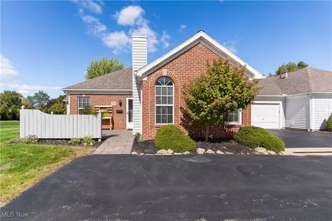 20 Stratford Green Dr #2, Canfield, OH 44406