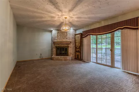 Living - 2820 Loreto Dr, Willoughby Hills, OH 44094 photo 3 of 5