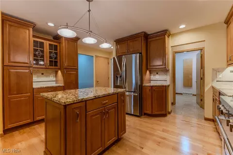 Kitchen - 2820 Loreto Dr, Willoughby Hills, OH 44094 photo 3 of 5