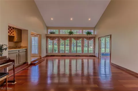 Living - 2820 Loreto Dr, Willoughby Hills, OH 44094 photo 1 of 5