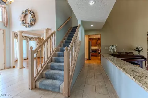 Entry Way - 2820 Loreto Dr, Willoughby Hills, OH 44094 photo 3 of 4