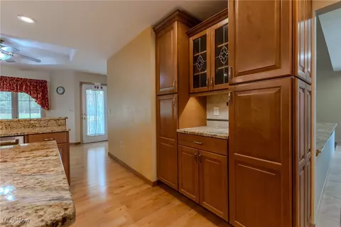 Kitchen - 2820 Loreto Dr, Willoughby Hills, OH 44094 photo 2 of 5
