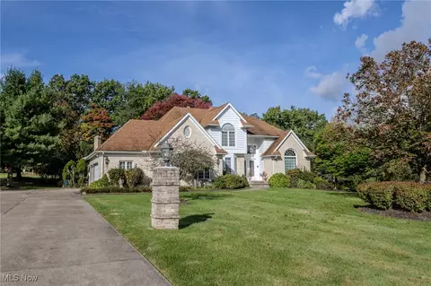 Exterior - 2820 Loreto Dr, Willoughby Hills, OH 44094 photo 2 of 6