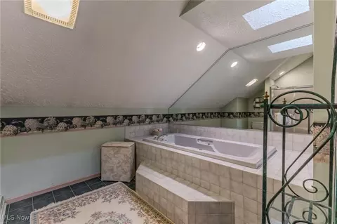 Bath - 2820 Loreto Dr, Willoughby Hills, OH 44094 photo 3 of 5