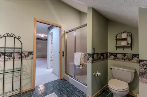 Bath - 2820 Loreto Dr, Willoughby Hills, OH 44094 photo 4 of 5