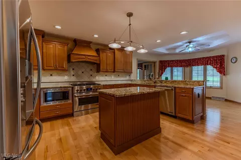 Kitchen - 2820 Loreto Dr, Willoughby Hills, OH 44094 photo 1 of 5