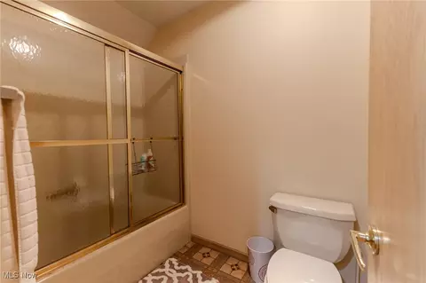 Bath - 2820 Loreto Dr, Willoughby Hills, OH 44094 photo 5 of 5
