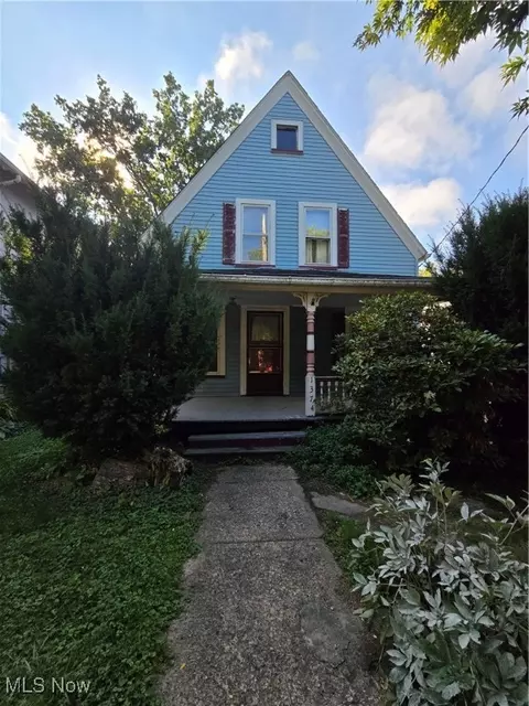1374 Kenilworth Ave, Lakewood, OH 44107