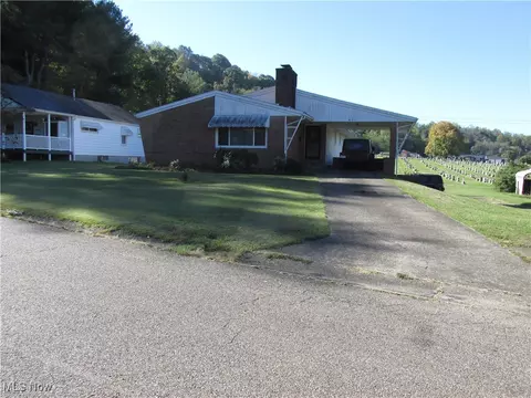 611 Sycamore Cir, Saint Marys, WV 26170