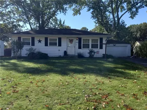 3886 Adrian Dr SE, Warren, OH 44484