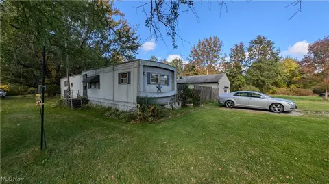 1913 Tillotson Rd, Ashtabula, OH 44004 photo 2