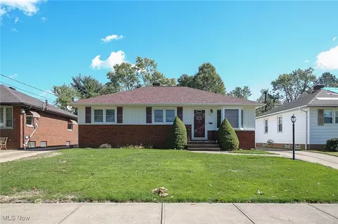 6441 Mandalay Dr, Parma Heights, OH 44130