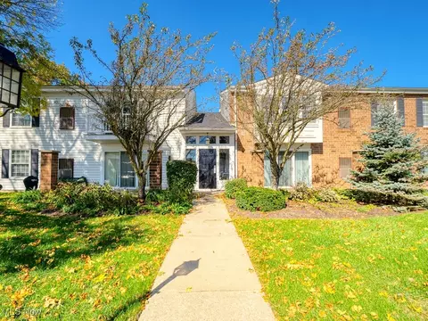 26187 Raintree Blvd #C6, Olmsted Falls, OH 44138