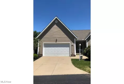 291 Oak Grove Ln, Tallmadge, OH 44278