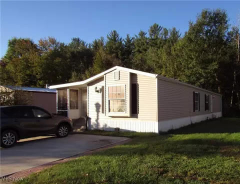 12349 Honey Locust Ln, Garrettsville, OH 44231