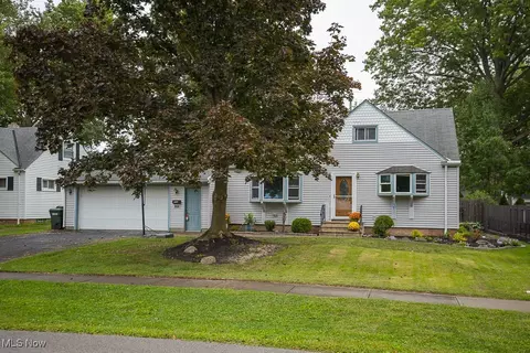 245 Berkshire Rd, Avon Lake, OH 44012