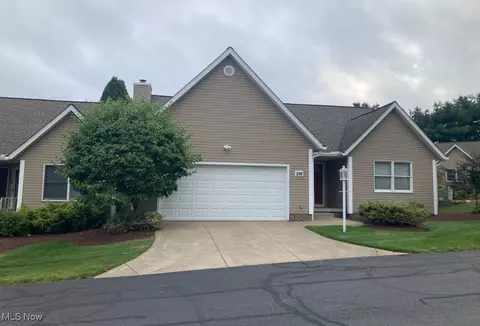 295 Oak Grove Ln, Tallmadge, OH 44278