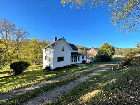 8238 Fargo Rd SW, Dellroy, OH 44620