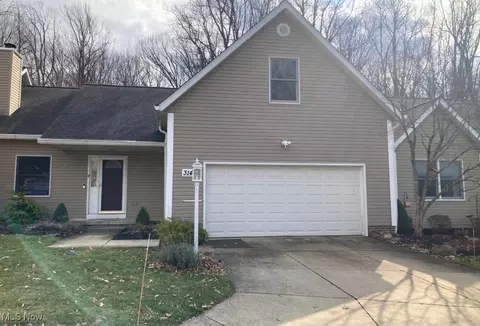 314 Oak Grove Ln, Tallmadge, OH 44278