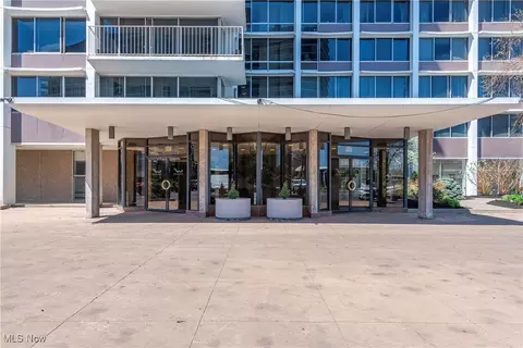 12700 Lake Ave #604, Lakewood, OH 44107