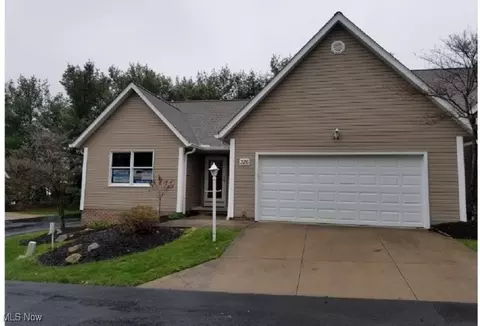 326 Oak Grove Ln, Tallmadge, OH 44278