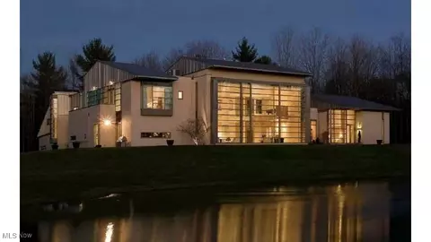 13695 County Line Rd, Chagrin Falls, OH 44022