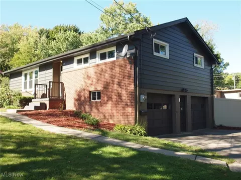 321 Rose Lane St SE, North Canton, OH 44720